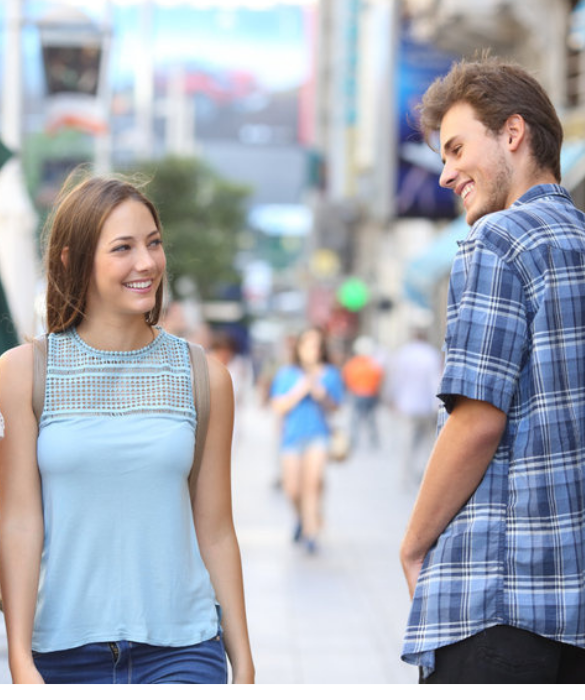 <p>Nei momenti in cui non siete nei paraggi o siete distratte, magari dal cellulare, il narcisista patologico si star&agrave; guardando gi&agrave; intorno, alla ricerca di una ragazza che lo noti e che, imbarazzata dal suo sguardo da seduttore, alla fine finisca con l&rsquo;arrossire e il sorridergli.</p>
