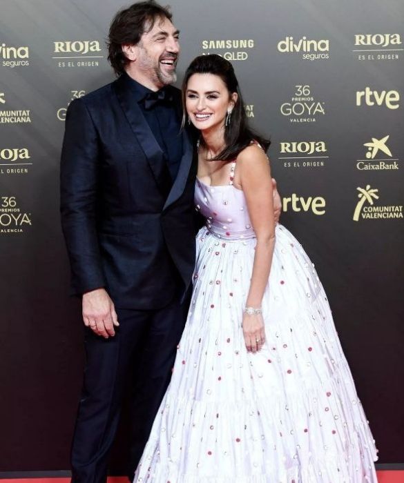 <p>Si sono incontrati per la prima volta durante le riprese del film <em>Jam&oacute;n Jam&oacute;n </em>del 1992, ma &egrave; stato sul set di <em>Vicky Cristina Barcelon</em>a (nel 2008)&nbsp; che si sono innamorati. Sposati dal 2010, oggi hanno due figli: Leo e Luna.</p>
