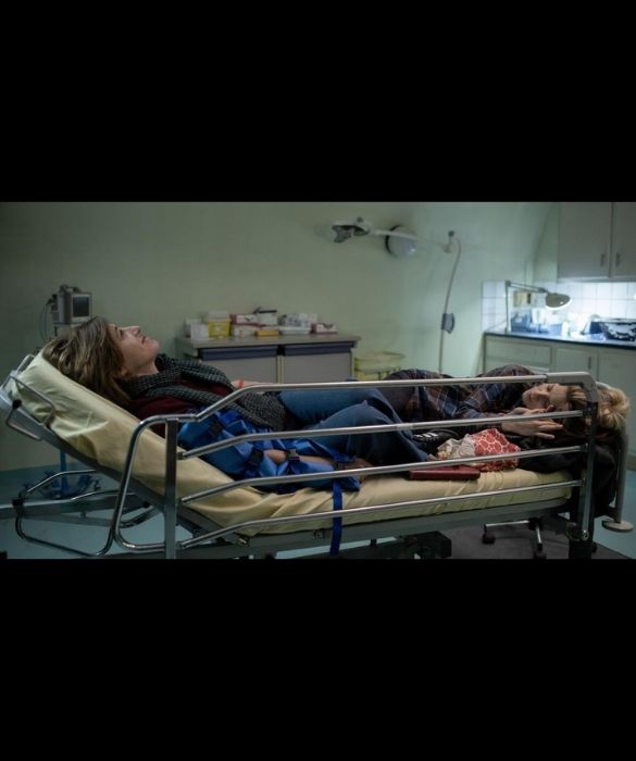 <p>Due donne sull'orlo di una crisi, costrette in ospedale, si trovano a dover affrontare un'improvvisa rivolta. Una di loro, nel film diretto da Catherine Corsini, &egrave; interpretata dalla nostra Valeria Bruni Tedeschi.</p>
