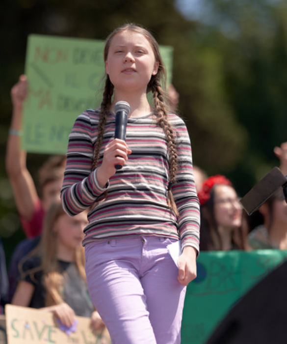 <p>Quando si parla di sindrome di Asperger non si pu&ograve; non pensare a<strong> Greta Thunberg</strong>, l&rsquo;attivista svedese diventata famosa in tutto il mondo. Si tratta di un disturbo pervasivo dello sviluppo, diverso dall'autismo, in quanto non provoca ritardi nell&rsquo;acquisire le capacit&agrave; linguistiche. Il termine &egrave; un omaggio allo psichiatra <strong>Hans Asperger</strong>, il cui lavoro in materia fu riconosciuto solo negli anni &lsquo;90. La sindrome si manifesta con difficolt&agrave; nelle interazioni sociali o schemi di comportamento stereotipati e ripetitivi.<strong> </strong></p>
