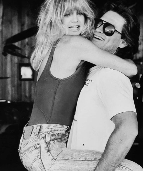 <p>La storia d&rsquo;amore tra <strong>Kurt Ruseel e Goldie Hawn</strong> ha inizio nel 1983. In 40 anni di vita insieme, i due non hanno mai deciso di sposarsi. In merito ai motivi, la Hawn ha per esempio dichiarato "<em>Mi piace l'idea di potermi svegliare la mattina e prendere decisioni ogni giorno sulla voglia di essere qui o meno. Voglio dire, le relazioni sono difficili. Non sono sempre facili</em>."</p>
