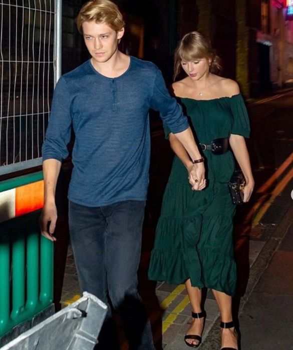 <p>Si conclude dopo quasi 6 anni anche la liason&nbsp;tra <strong>Taylor Swift e Joe Alwyn</strong>. Secondo alcune indiscrezioni, il motivo principale sarebbero delle differenze nelle&nbsp;loro personalit&agrave;, diventate difficili da ignorare nel tempo.&nbsp;</p>
