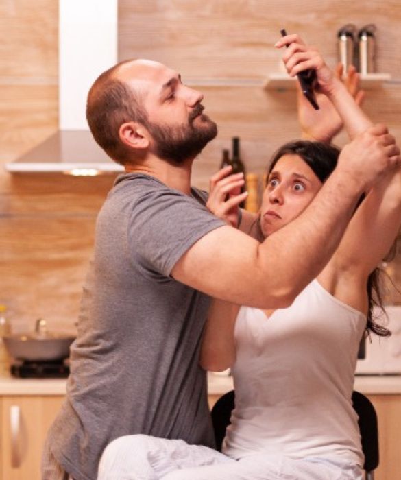 <p>Non &egrave; normale&nbsp;pensare che la gelosia e la possessivit&agrave; siano una prova d&rsquo;amore. Geloso okay, ma in modo equilibrato, che non metta l&rsquo;altro nella condizione di doversi giustificare per tutto ci&ograve; che fa.&nbsp;</p>
