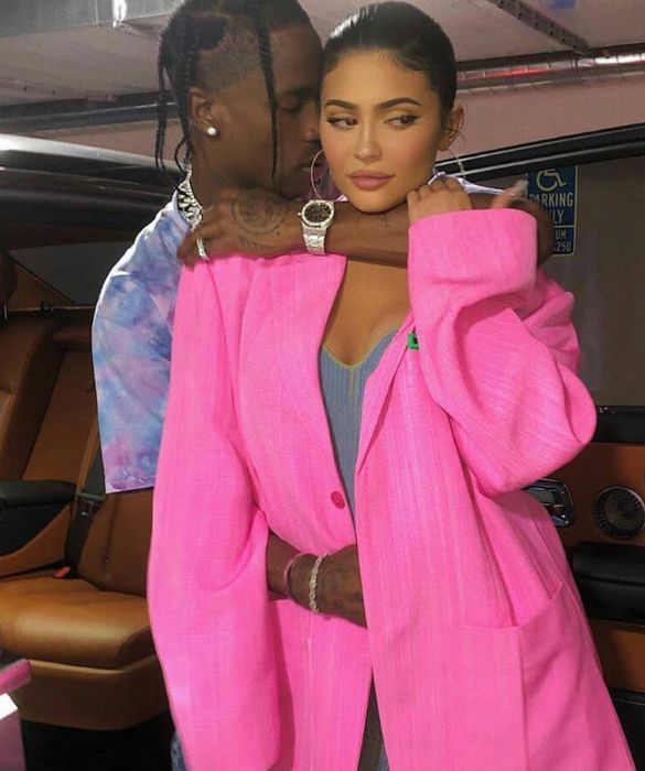 <p>I fan delle Kardashian sicuramente avranno gi&agrave; preso nota della fine della storia d'amore tra <strong>Kylie Jenner & Travis Scott:</strong> lei si era gi&agrave; presa una pausa di riflessione in passato, per i presunti tradimenti subito. Stavolta sembrerebbero non esserci ripensamenti.&nbsp;</p>
