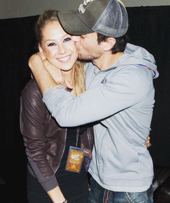 <p>La storia d&rsquo;amore tra Enrique Iglesias e Anna Kournnikova regge dal 2001, nonostante di matrimonio non ce ne sia mai stata traccia. Lui ha spiegato la&nbsp;decisione con queste parole:&nbsp;&laquo;<em>Non credo che firmando un contratto ci ameremmo di pi&ugrave;</em>&raquo;.</p>
