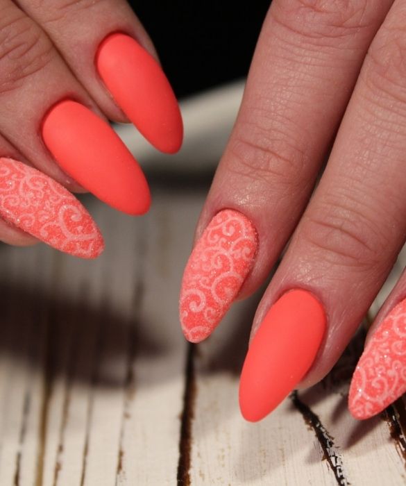 <p>Per chi vuole osare, ma non troppo, il finish matte smorza gli eccessi delle tinte neon, rendendole pi&ugrave; soft. Un modo per rendere pi&ugrave; chic le unghie gel fluo: esagerate con discrezione.</p>
