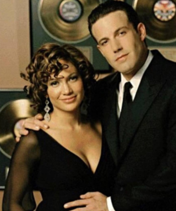 <p>I due diventano nel giro di pochissimo tempo una delle coppie pi&ugrave; chiacchierate di Hollywood e arrivata subito la proposta di matrimonio che la Lopez ha definito &ldquo;spettacolare e tradizionale al tempo stesso&ldquo;.</p>
