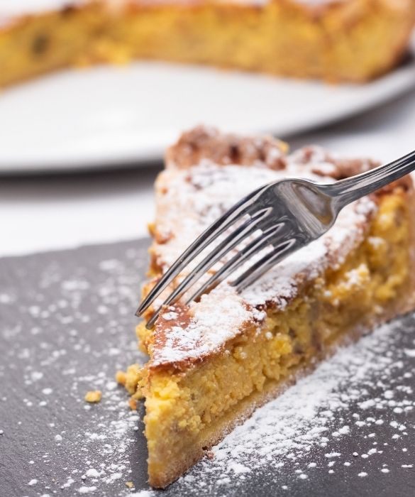 <p>Alzi la mano chi riuscirebbe a resistere di fronte ad una fetta di <strong>pastiera napoletana.</strong> Notoriamente legata alla Pasqua, dovremmo cogliere molte pi&ugrave; occasioni per prepararla. Non &egrave; tra le <strong>torte da fare in casa</strong> pi&ugrave; difficili, richiede solo un minimo di organizzazione.</p>
