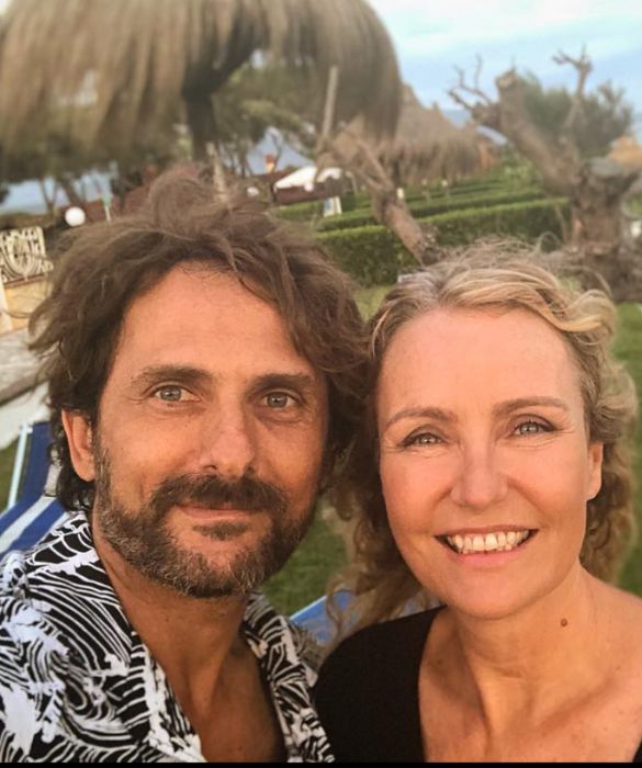 <p>Un matrimonio lungo quasi 20 anni quello tra <strong>Licia Col&ograve; e Alessandro Antonino</strong>, che si erano sposati nel 2004. La conduttrice torna single dopo tantissimi anni: chi sar&agrave; il prossimo fortunato a perdersi tra i suoi occhi blu?</p>
